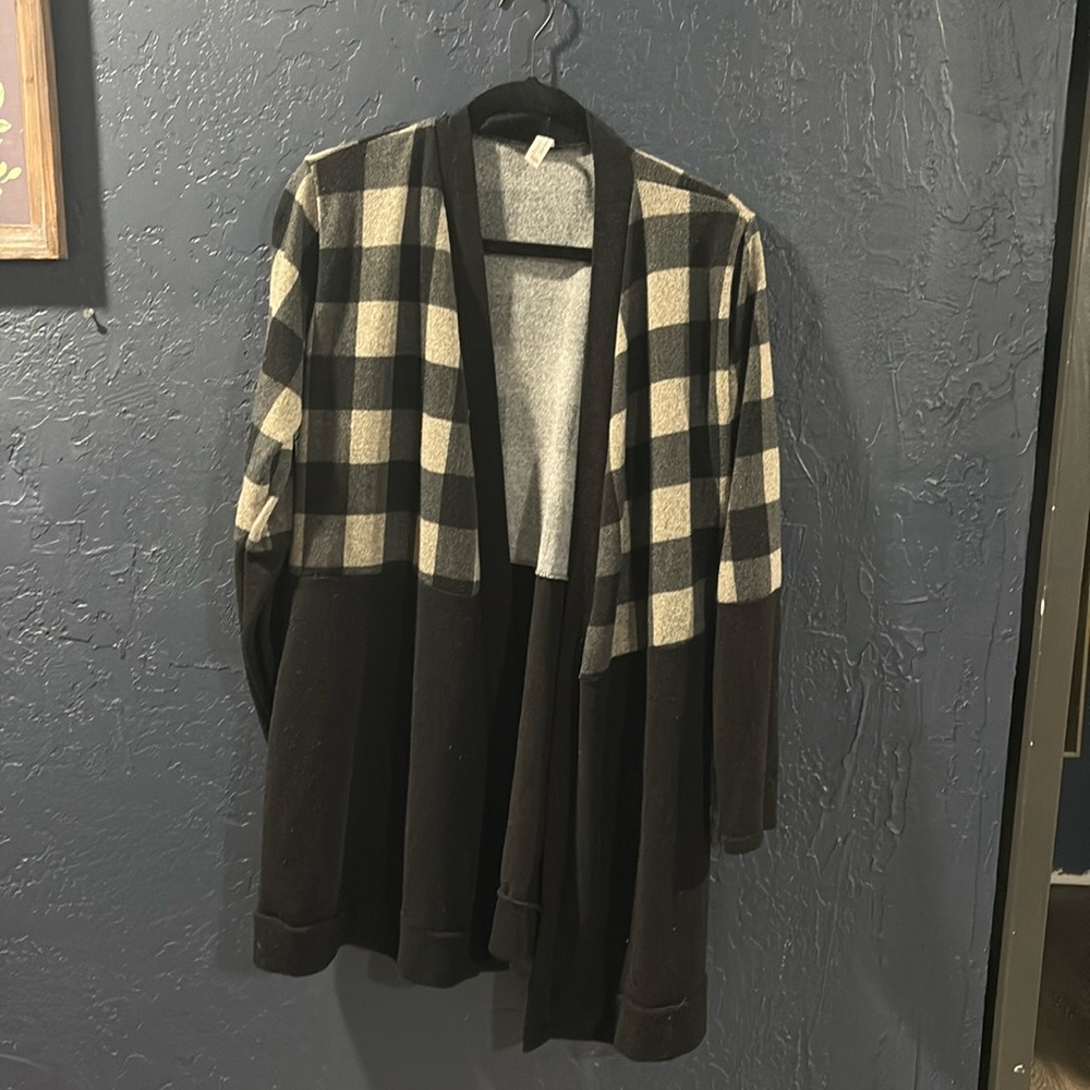Black buffalo plaid cardigan with pockets
